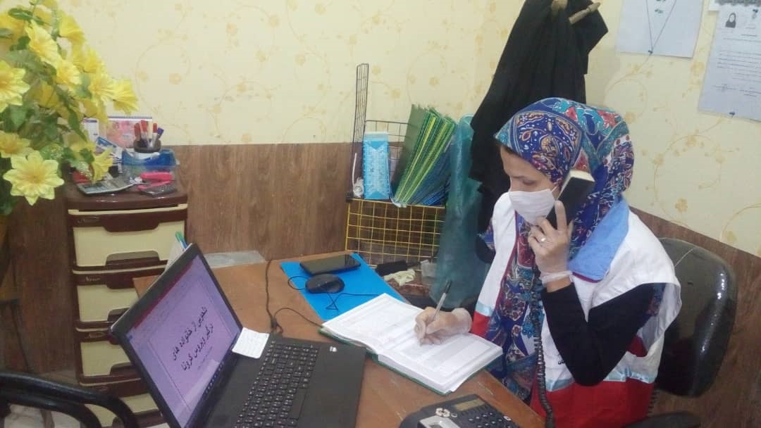 کمک به تامین نیازهای خانواده‌های درگیر بیماری ویروس کرونا از سوی جوانان هلال‌احمر بهاباد